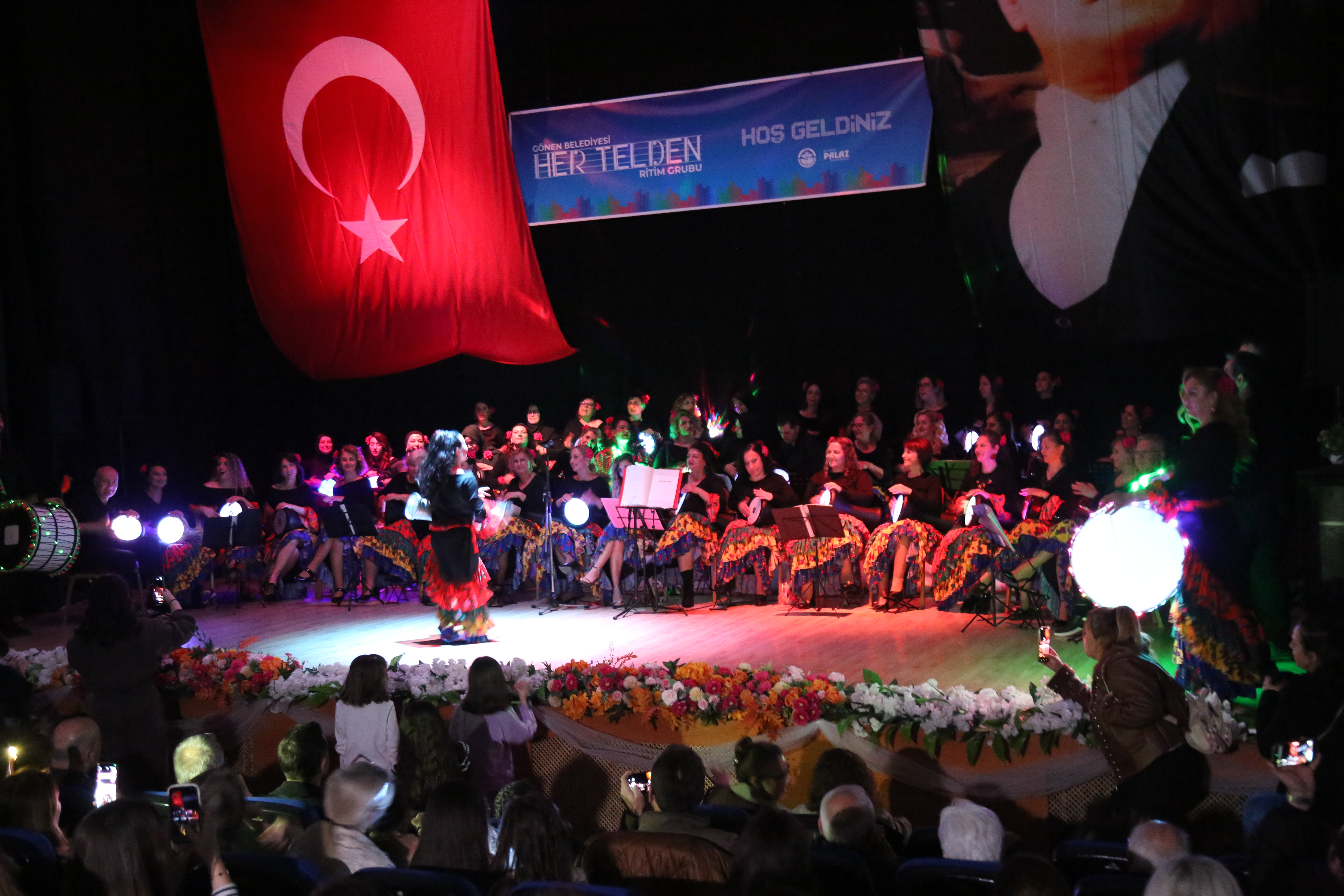 Gönen Belediyesi Her Telden Ritim Grubu Konseri Yoğun İlgi Gördü