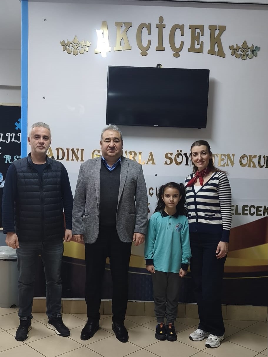 2025-2026 eğitim öğretim yılında elde ettiği derecelerle dikkat çeken Eczacı İzzet Akçiçek İlkokulu, yeni başarılarla adından söz ettirmeye devam ediyor.