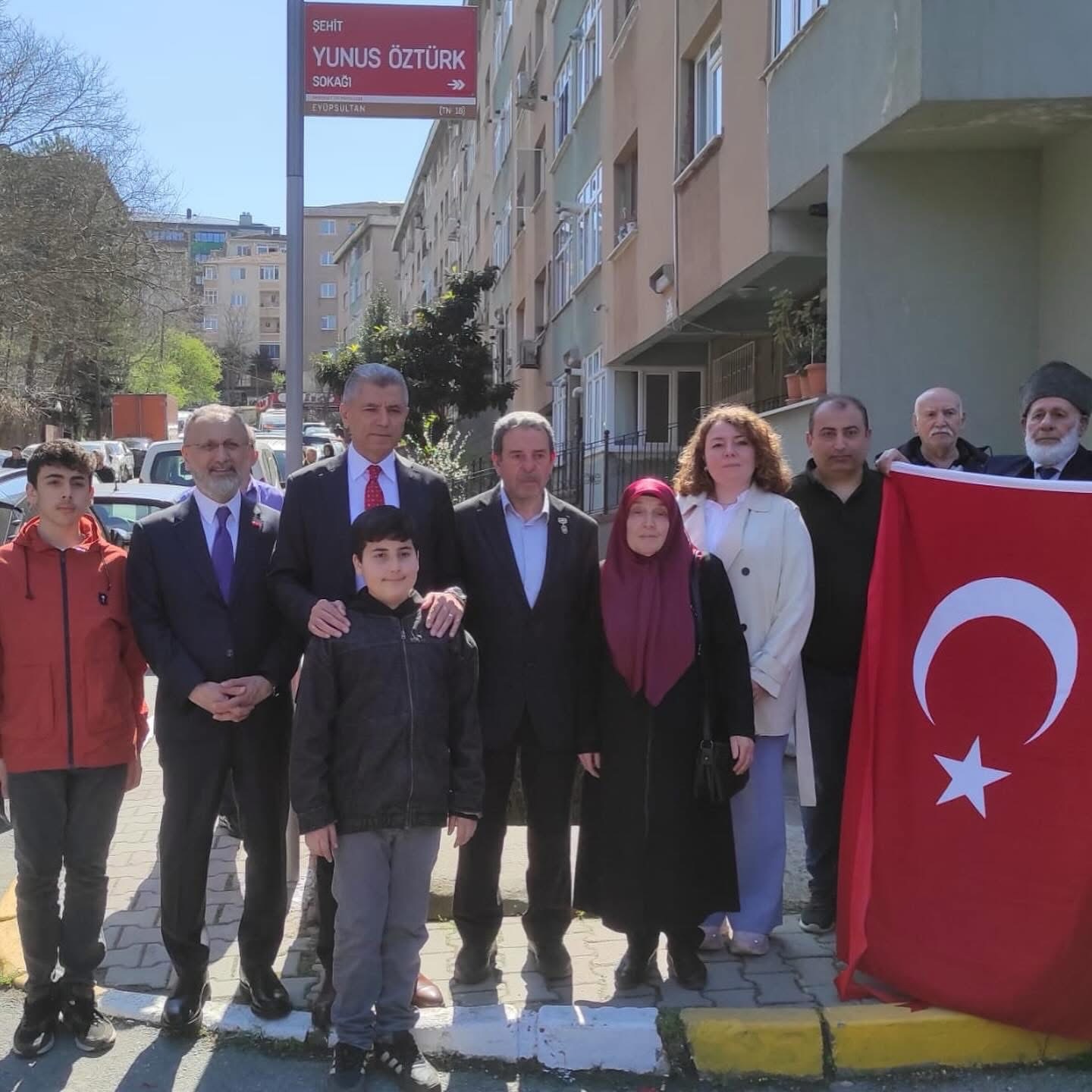 Gönenli Şehidimiz Piyade Uzman Çavuş Yunus Öztürk için düzenlenen anma ve sokağa isim verme töreni gerçekleştirildi. 