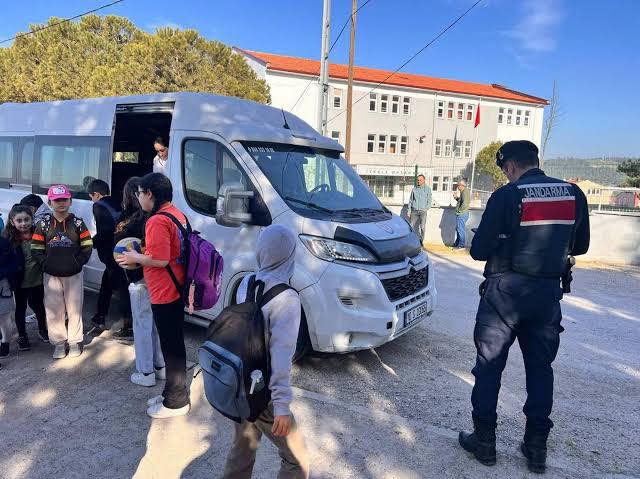 Balıkesir Jandarmasından Okul Çevrelerinde Denetim