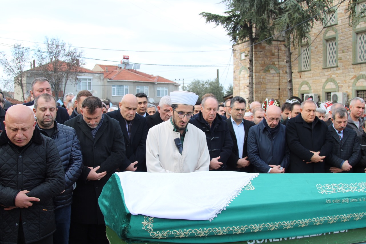 📍İYİ Parti Grup Başkanvekili ve Balıkesir Milletvekili Turhan Çömez’in annesi İkbal Çömez (84), Bandırma’da tedavi gördüğü özel bir hastanede hayatını kaybetti.